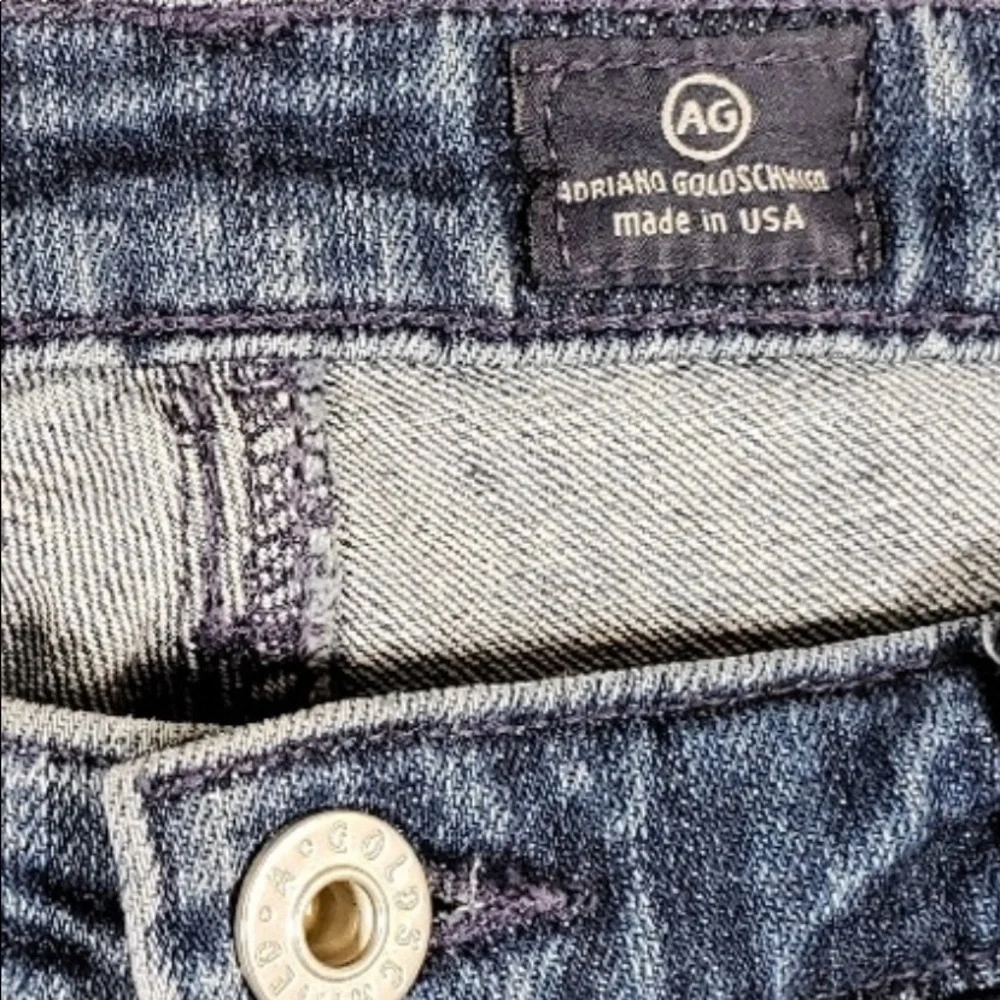 AG Bermuda shorts size 25 Guc.